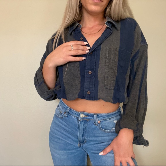 IZOD vintage crop button up collared shirt - Picture 1 of 7